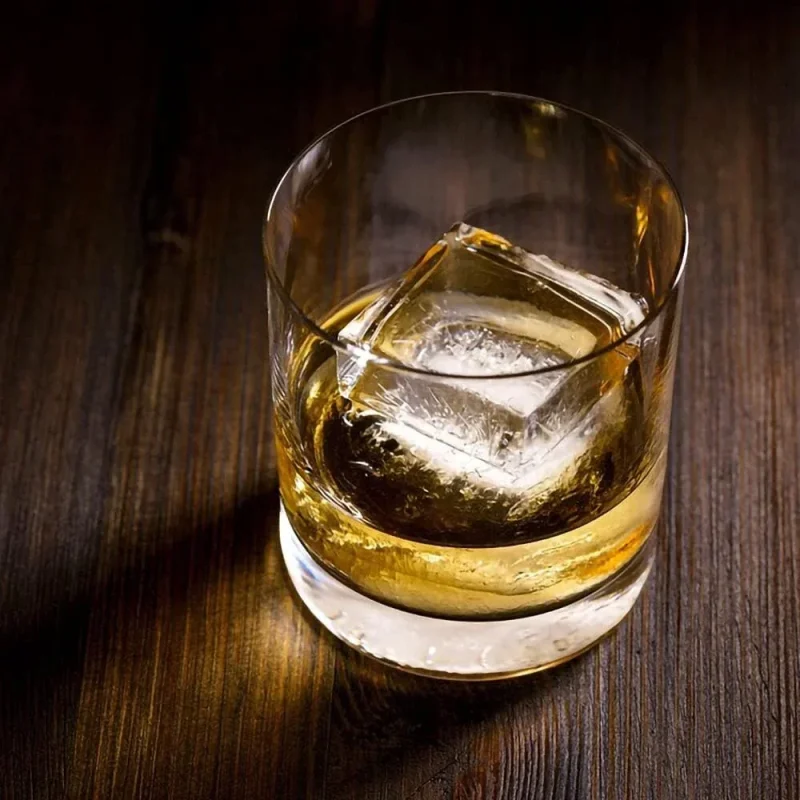 Large Ice Cube Trays 2 Pack,Big Ice Cube Molds with Removable Lids,Easy Release and Stackable Silicone Ice Cube Tray,Make 16 Big Square Ice Cubes for Whiskey,Cocktails